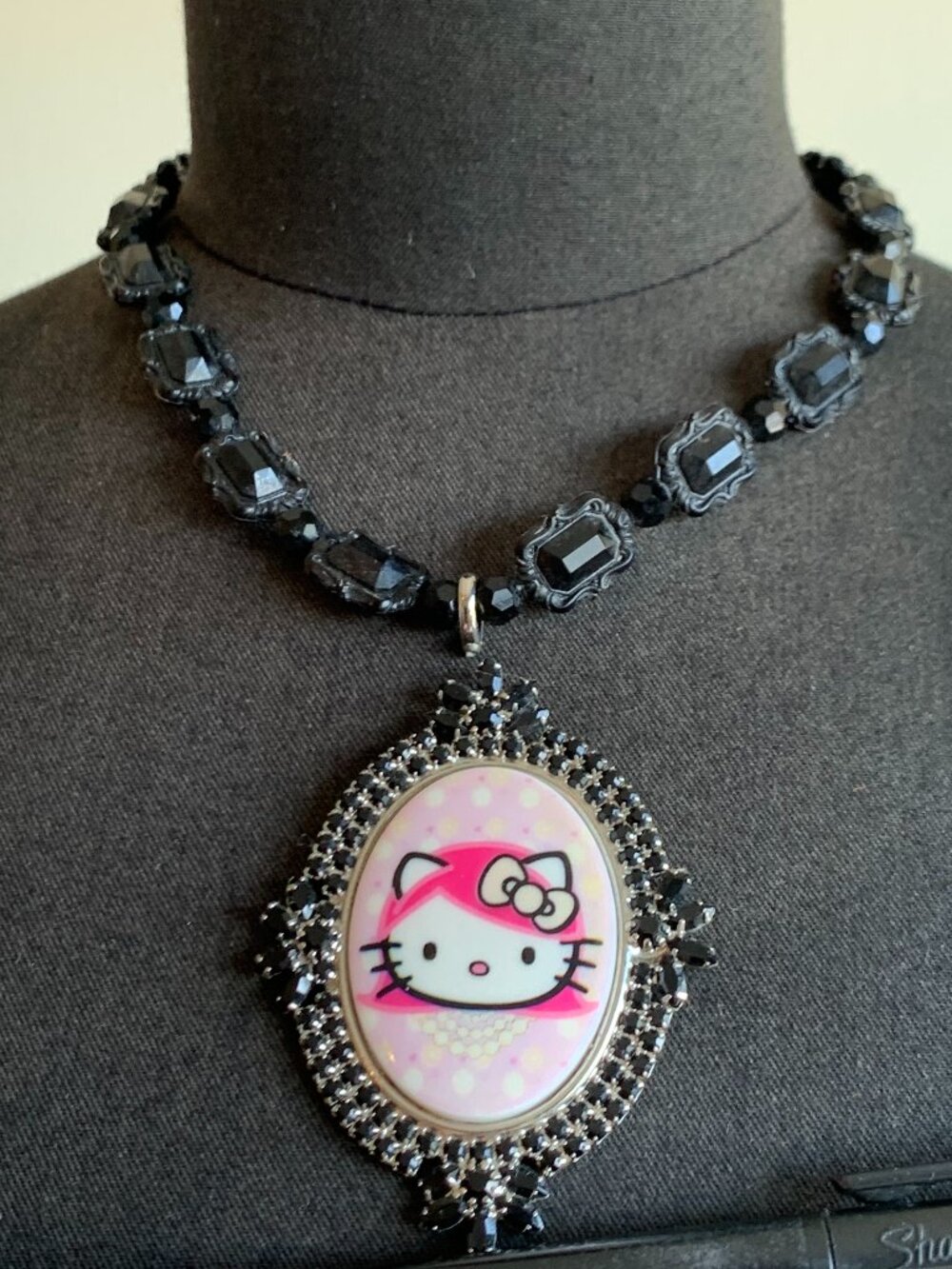 Tarina Tarantino Hello Kitty Pink Head art collection Black lucite necklace